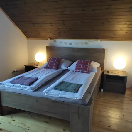 Kenderhordo Pihenohaz Занка