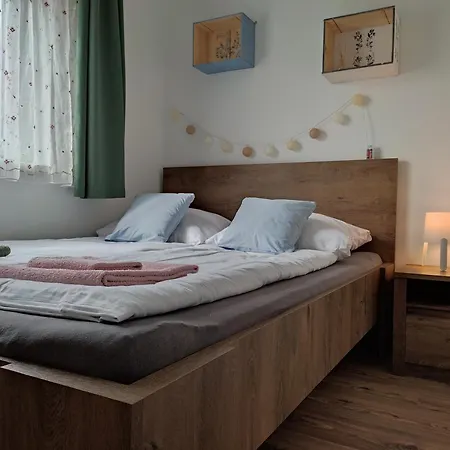 Kenderhordo Pihenohaz Занка