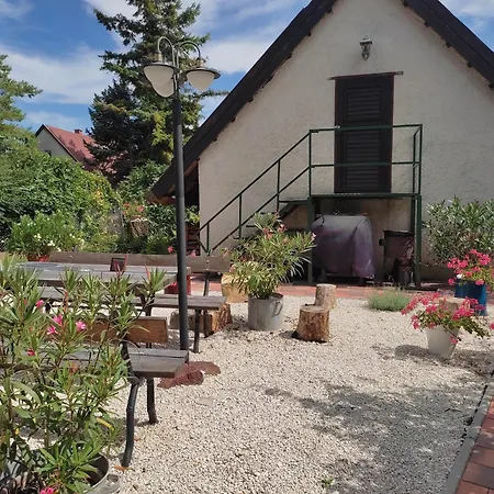 Апартаменты Kenderhordo Pihenohaz Занка