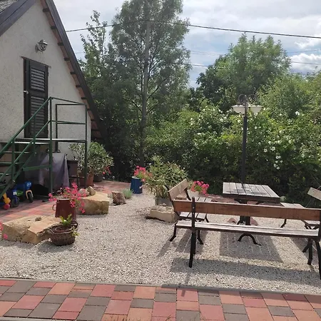 Kenderhordo Pihenohaz Апартаменты Занка